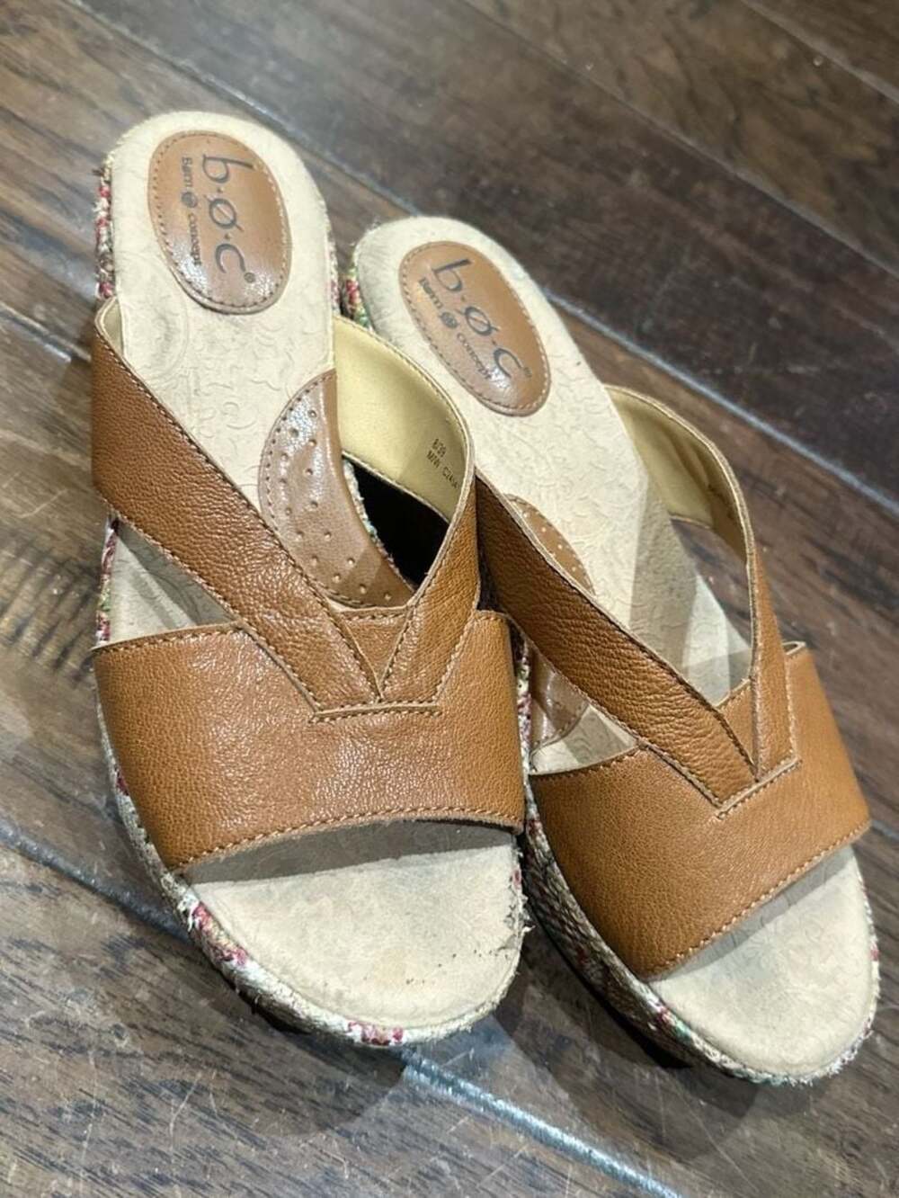 b.o.c. Born Concept Tan Leather Chevron Embroidered Espadrille Wedge Sandals Sz8
